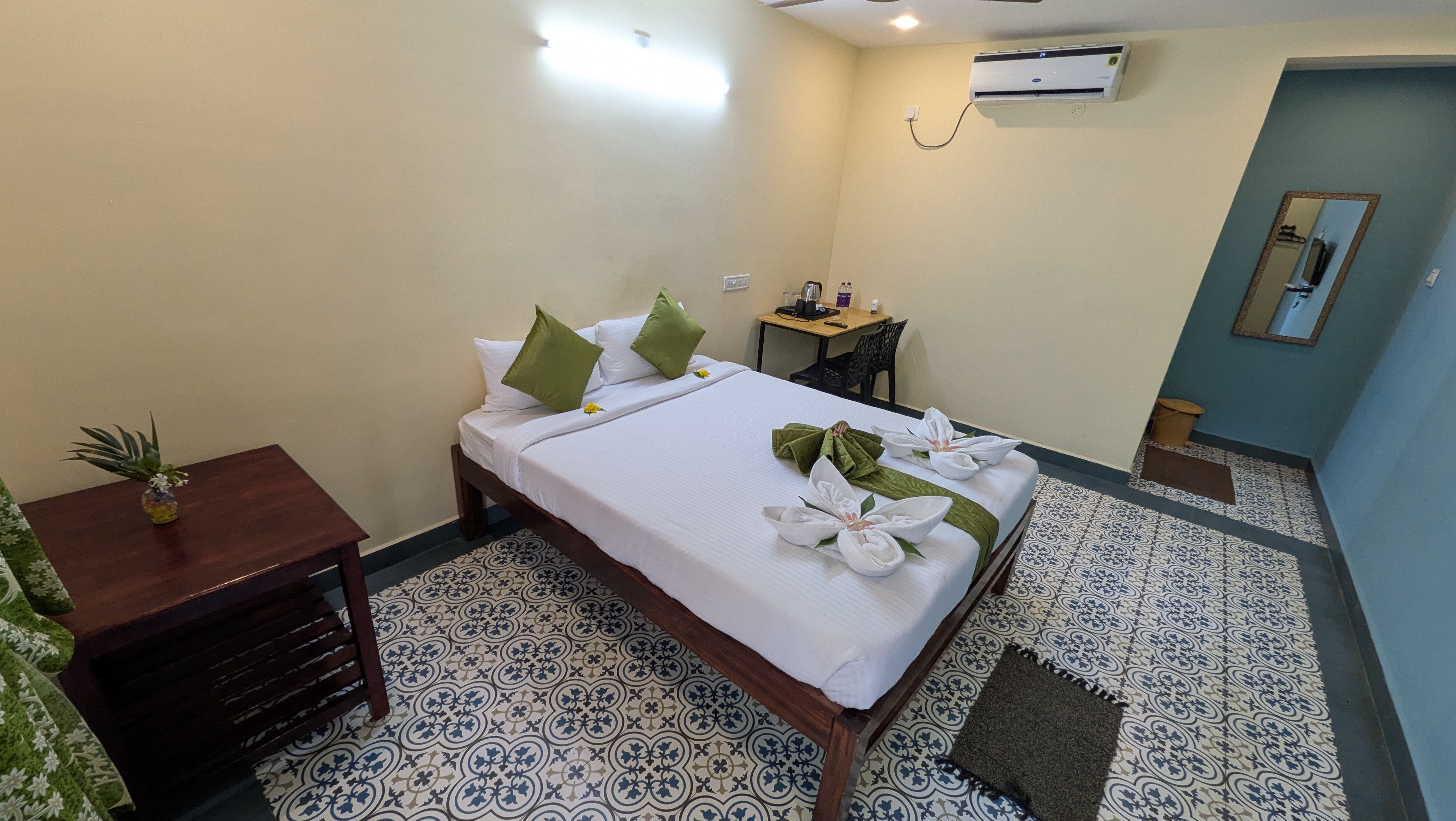 Le Jardin - tranquil garden room